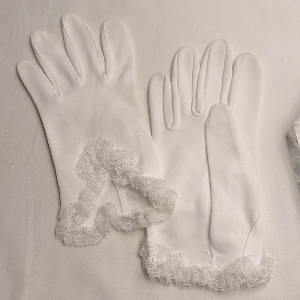 Vintage White Gloves w/ Lace Detail